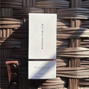 NIB Rodan + Fields Lip Plumping Oil